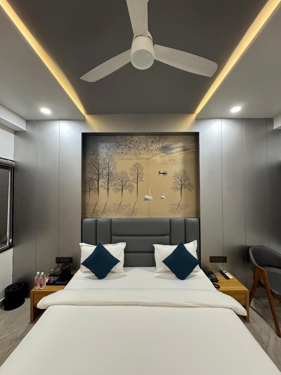Deluxe Room | Iron/ironing board, free WiFi
