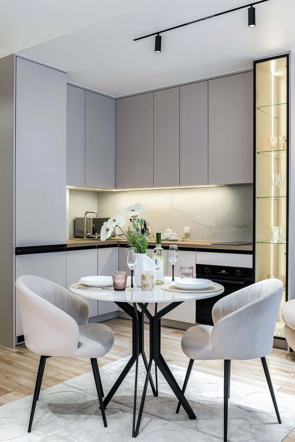 Classic Apartment, Balcony, Courtyard View | Private kitchen | Electric kettle