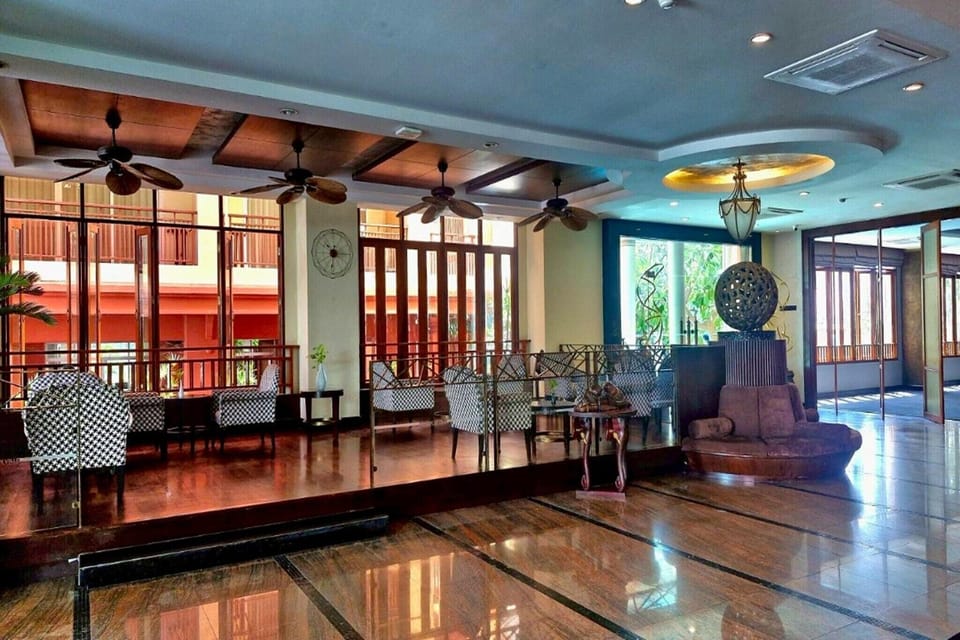 Entrance / Reception