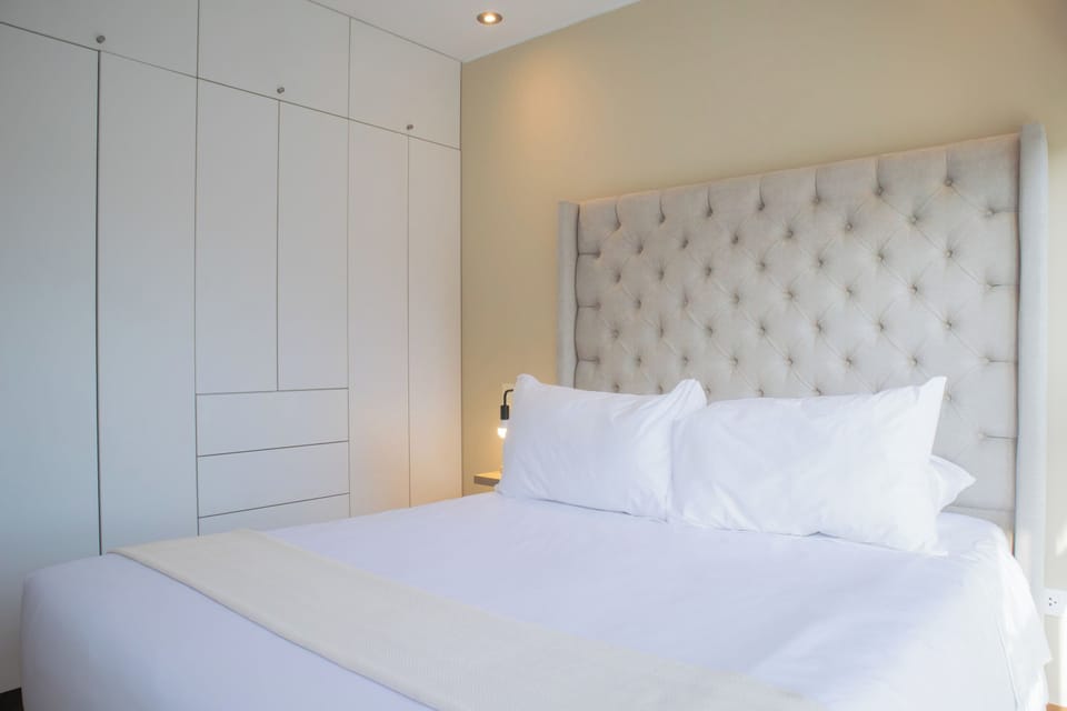 Complete relaxation in a peaceful environment