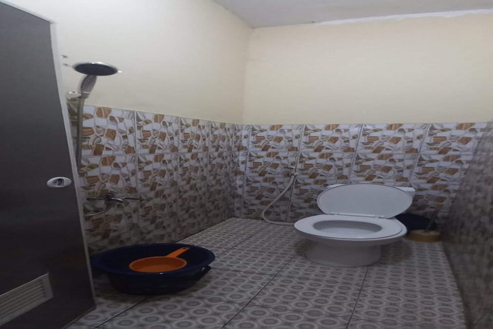 Deluxe Double Room | Bathroom | Shower, towels