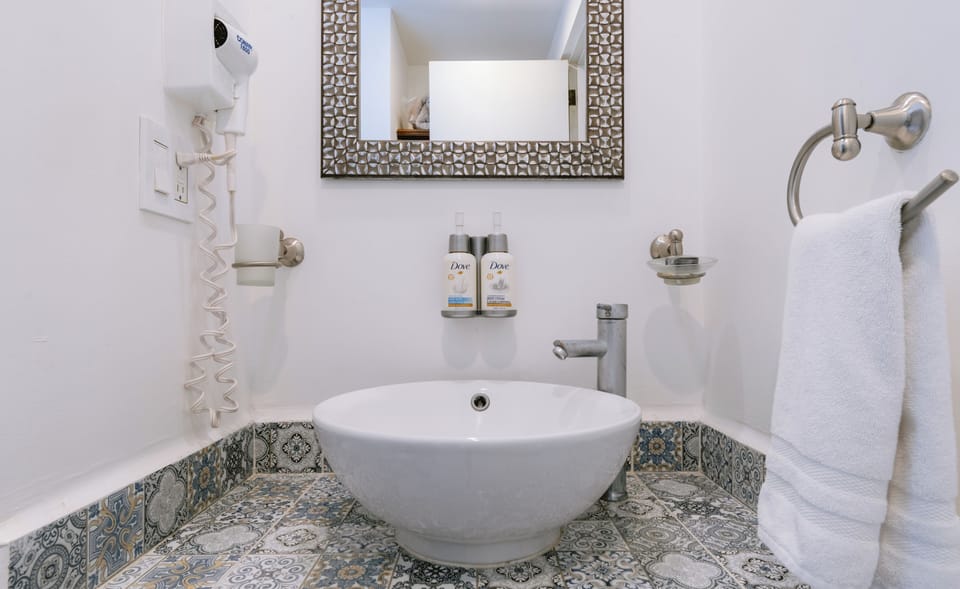 Standard Double Room | Bathroom | Shower, free toiletries, hair dryer, towels