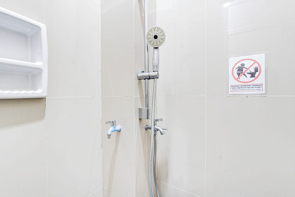 Shower, towels, soap, shampoo