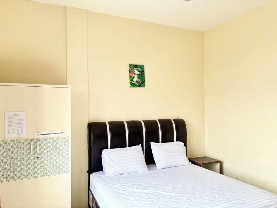 WiFi (free), bed sheets