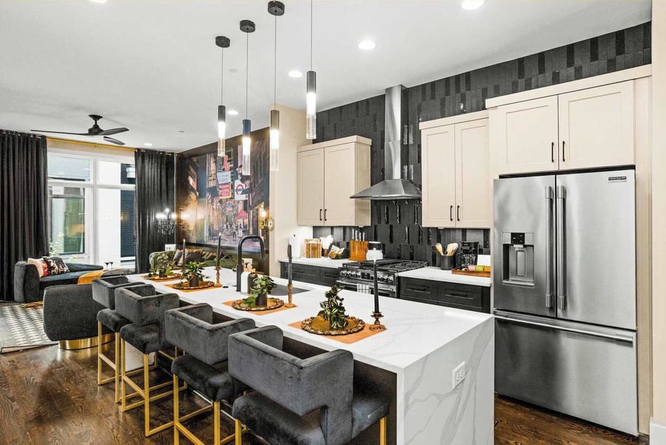 Fully Stocked Gourmet Kitchen