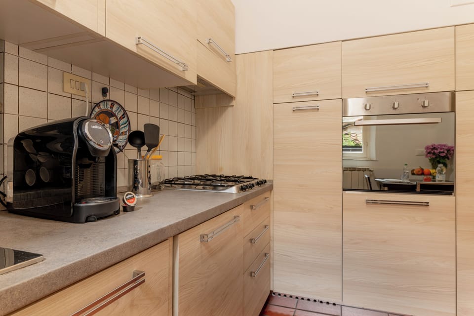 Apartment, City View | Private kitchen | Electric kettle, toaster