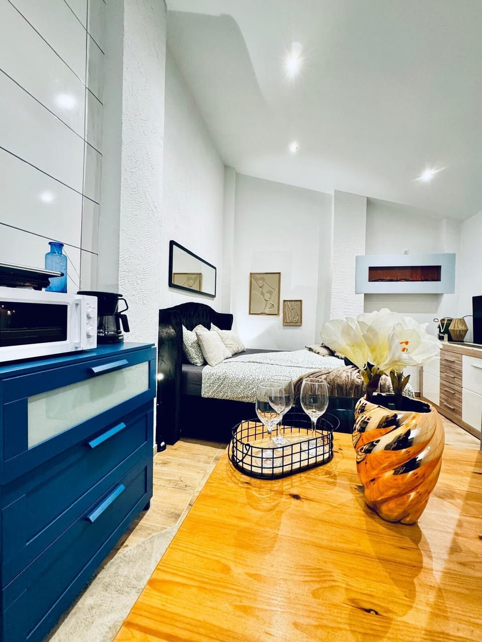 Basic Apartment | Iron/ironing board