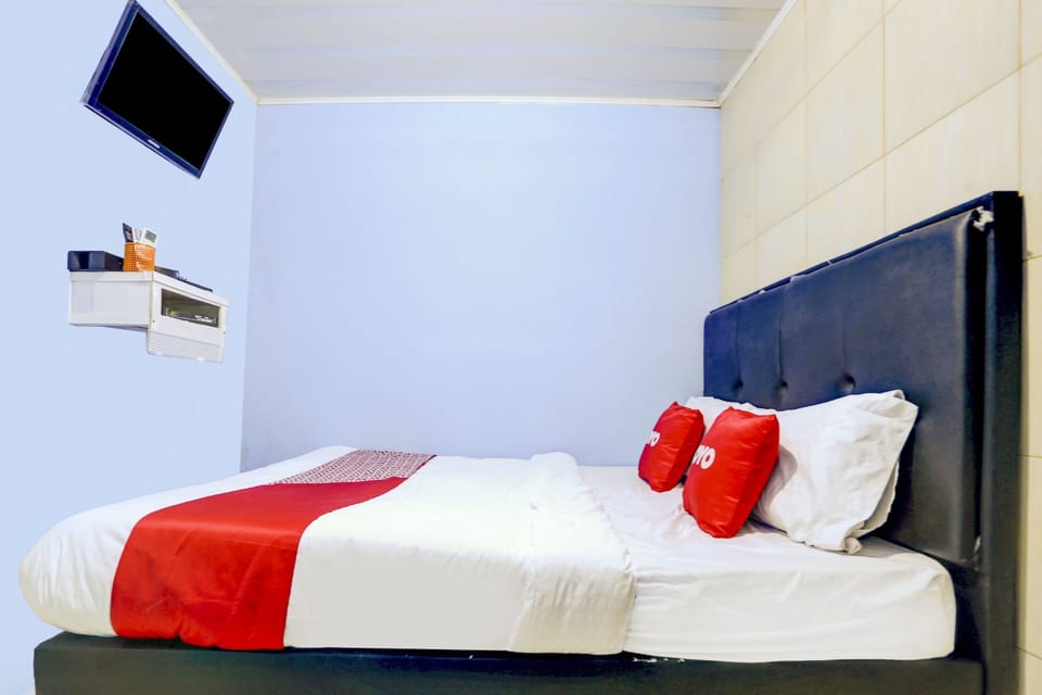 WiFi (free), bed sheets