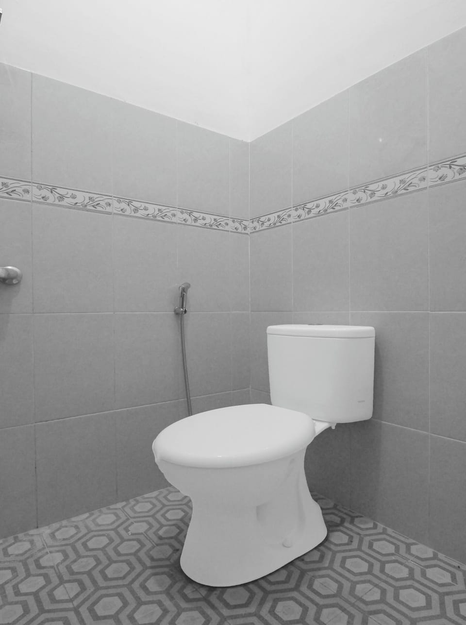 Standard Double Room | Bathroom | Shower, towels, soap, shampoo