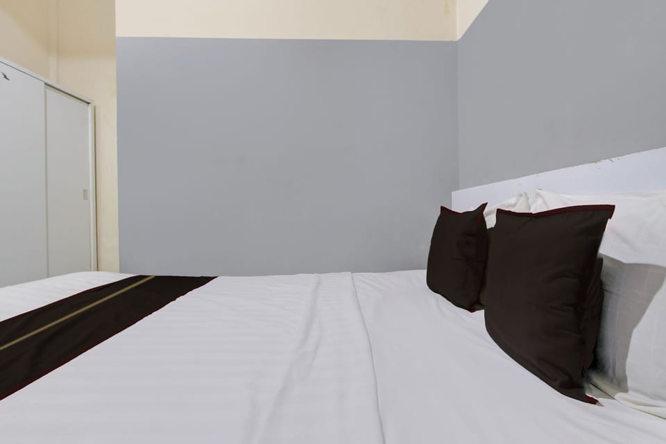 Standard Double Room | Free WiFi, bed sheets