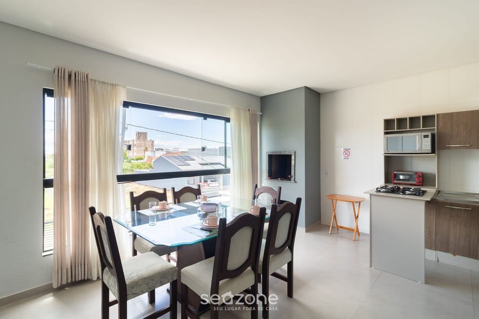 Basic Apartment | Dining