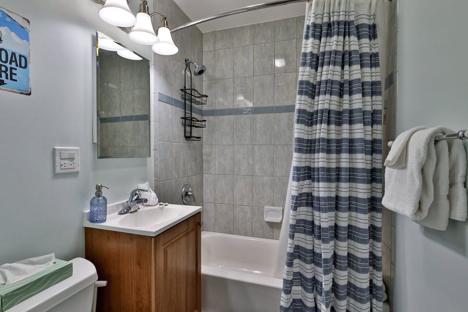 Start with a shower or finish the day with a bath in the tub-shower.