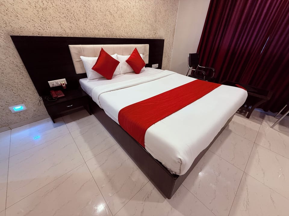 Deluxe Double Room | Desk, laptop workspace, free WiFi