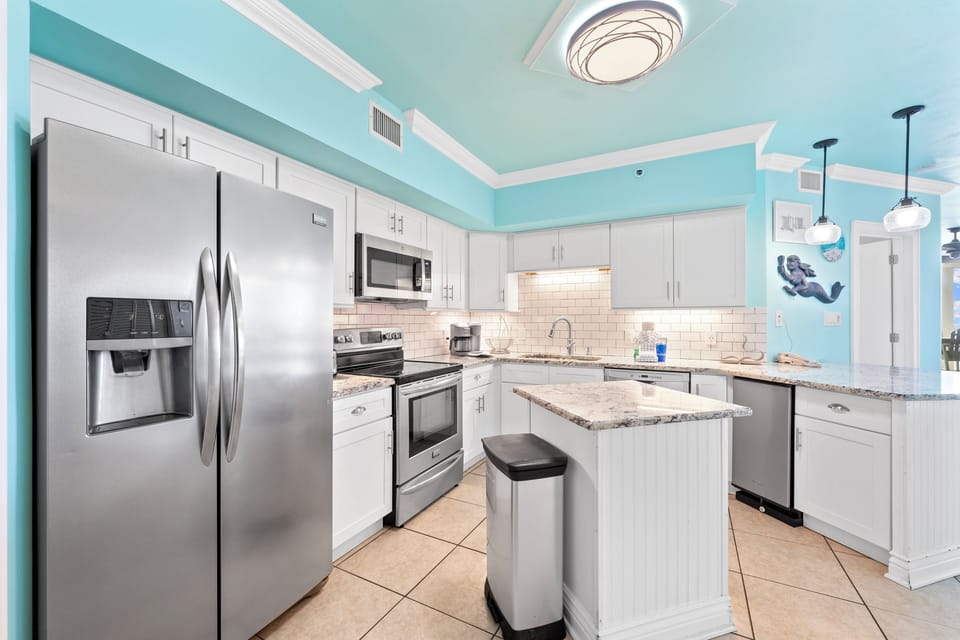 Signature Condo, 3 Bedrooms, Balcony, Beach View | Private kitchen | Fridge, microwave, oven, stovetop