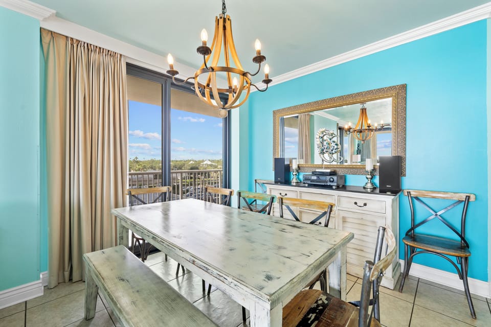 Signature Condo, 3 Bedrooms, Balcony, Beach View | In-room dining