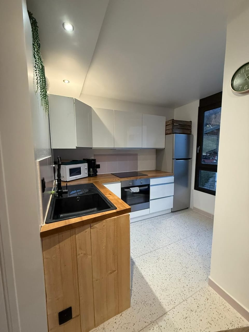 Classic Apartment, Balcony, Mountain View | Private kitchen | Electric kettle