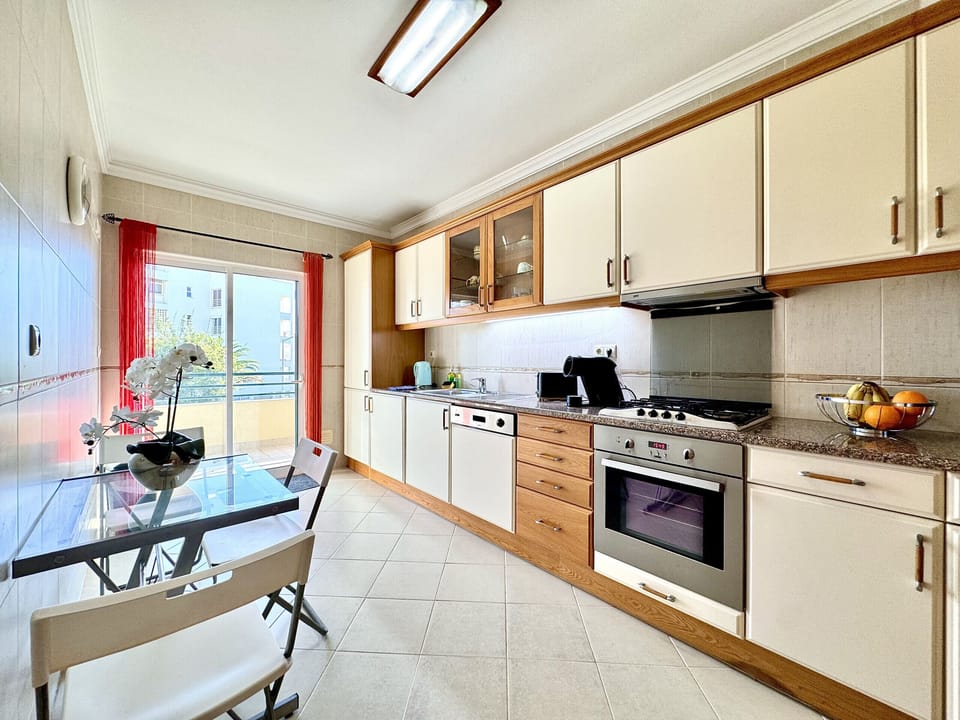 Microwave, oven, dishwasher, coffee/tea maker