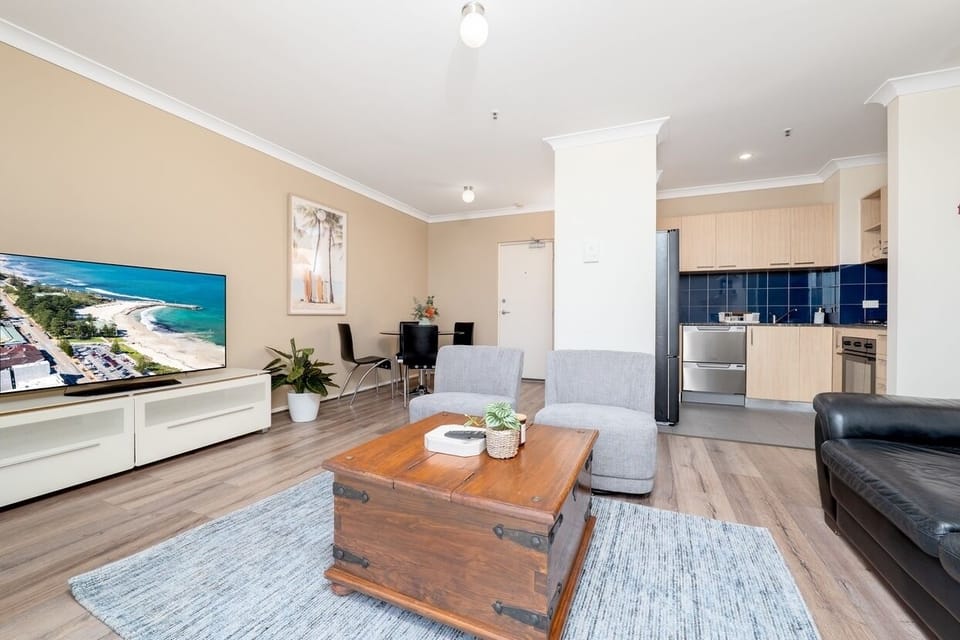 Open Plan Living to Kitchen