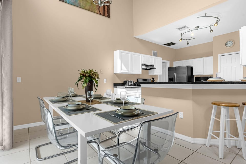 House | 6 bedrooms, desk, Internet