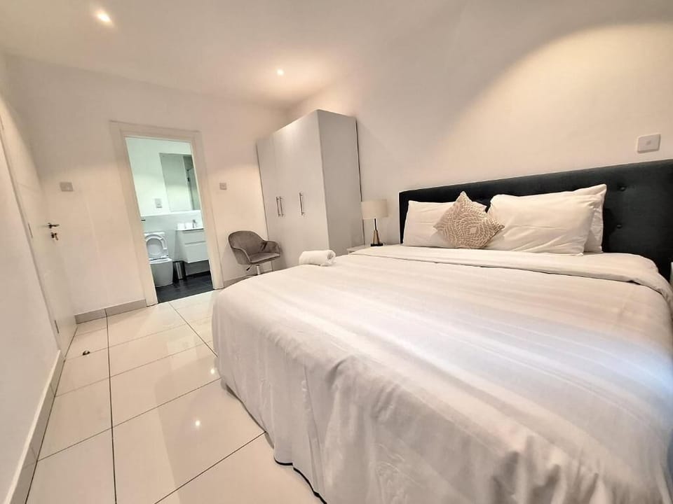 Deluxe Studio, Balcony, Garden View | Iron/ironing board (on request), WiFi (free)