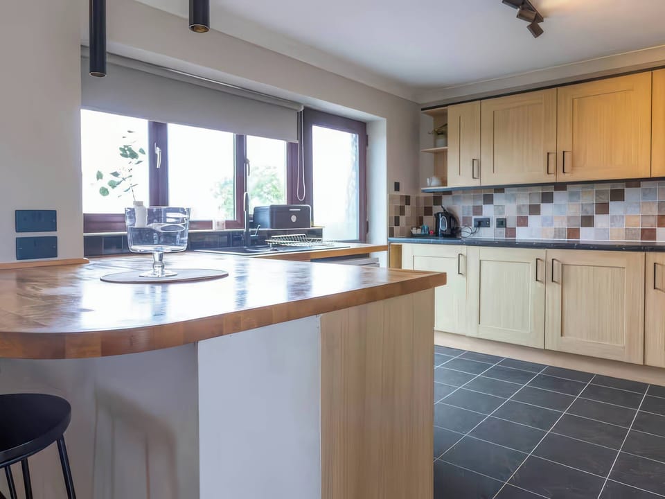 Fridge, microwave, dishwasher, toaster