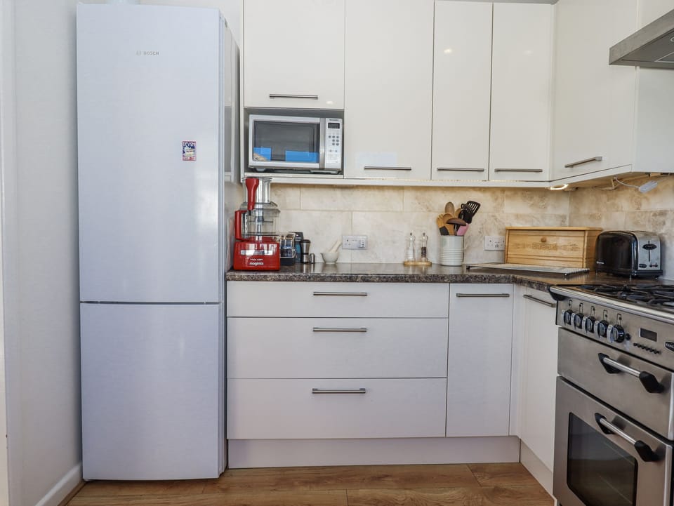 Dishwasher, cookware/dishes/utensils