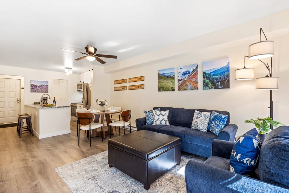 Condo, 2 Bedrooms | Living area