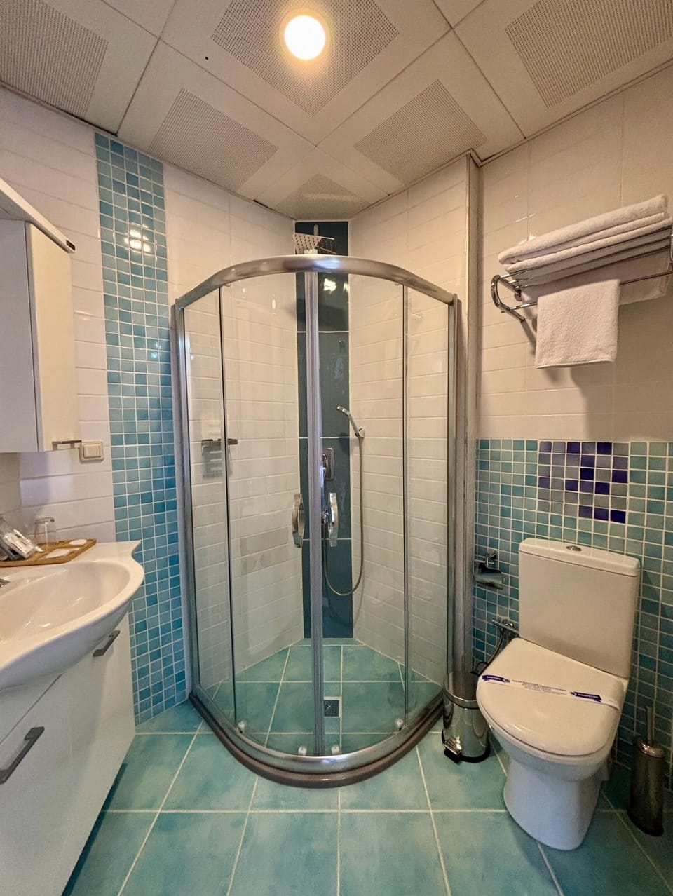 Family Triple Room, City View | Bathroom | Shower, free toiletries, hair dryer, slippers