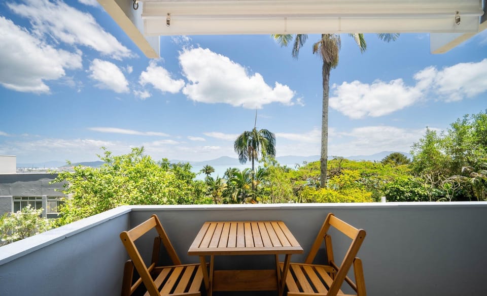 Basic Apartment | Outdoor dining