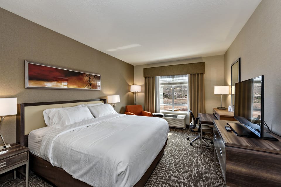 1 bedroom, premium bedding, in-room safe, desk
