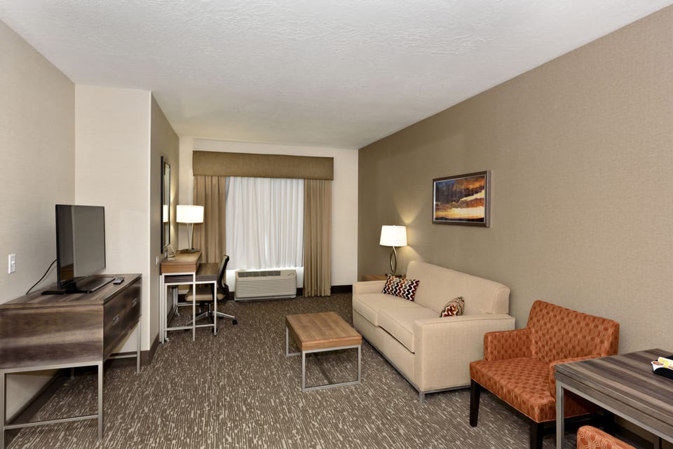 1 bedroom, premium bedding, in-room safe, desk
