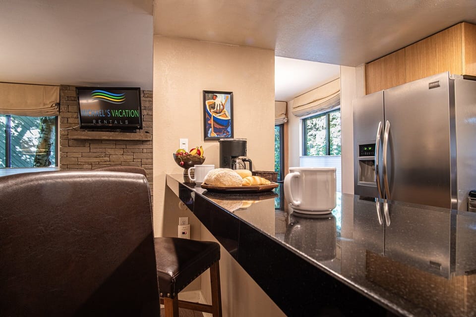 Condo, Multiple Beds, Fireplace, Mountain View (Sun Valley Condo 139) | Interior