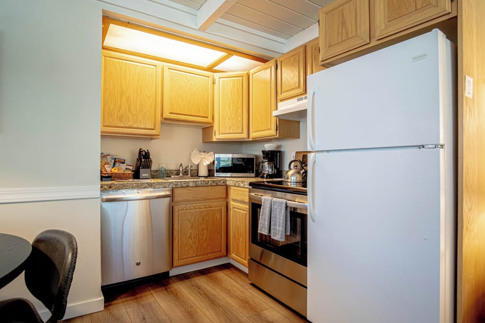 Condo, 1 Queen Bed with Sofa bed, Kitchen, Mountain View (Atelier Escape) | Private kitchen | Dining tables