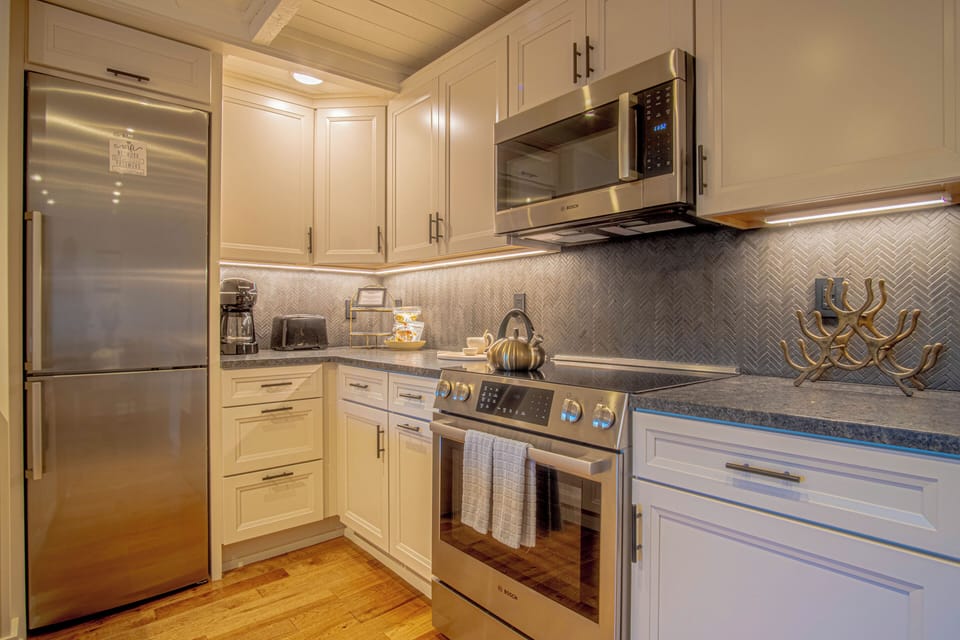 Condo, 2 Queen Beds, Patio, Mountain View (Atelier Alpine) | Private kitchen