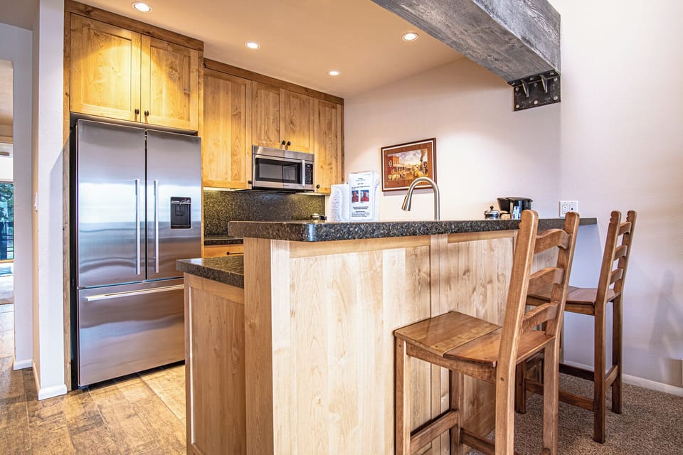 Condo, Multiple Beds, Patio, Mountain View (Bigwood C21) | Private kitchen
