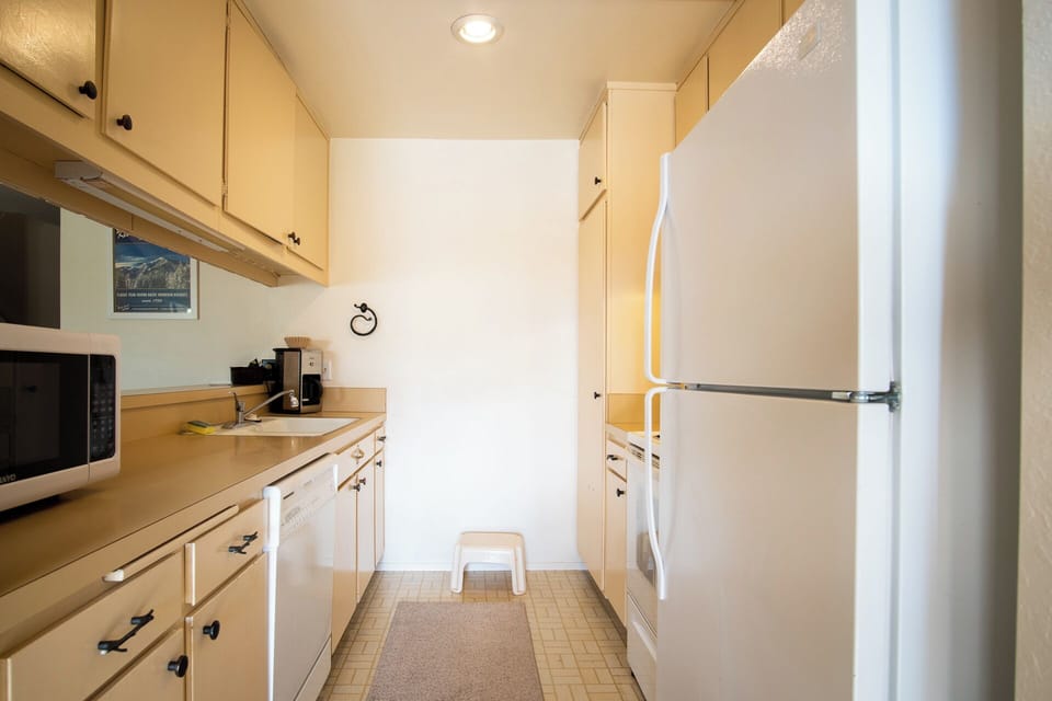 Condo, Multiple Beds, Patio, Mountain View (Sun Valley Condo 132) | Private kitchen | Dining tables