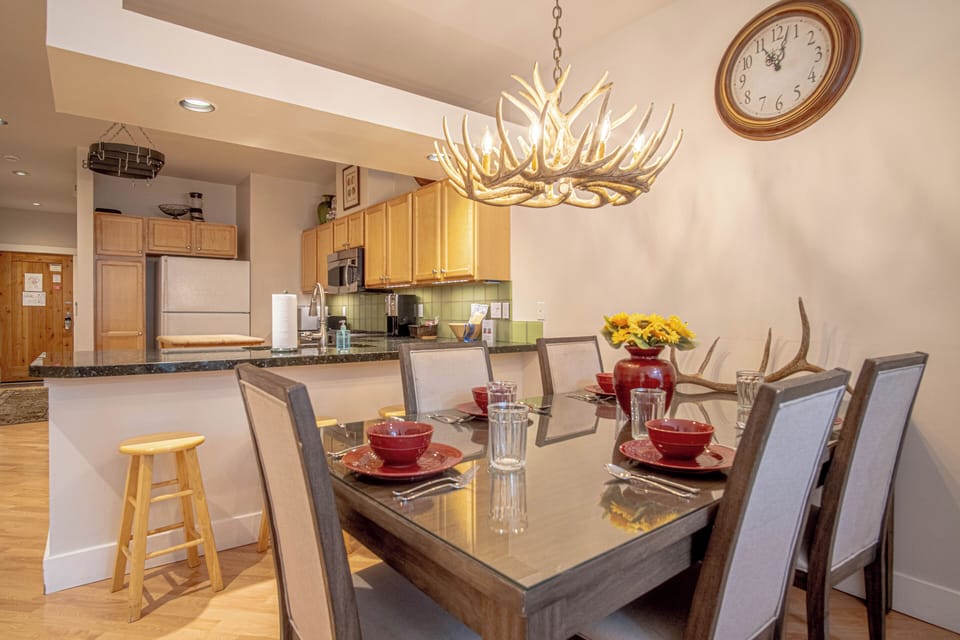 Condo, Multiple Beds, Patio, Mountain View (Snow Star Condo 24) | Dining
