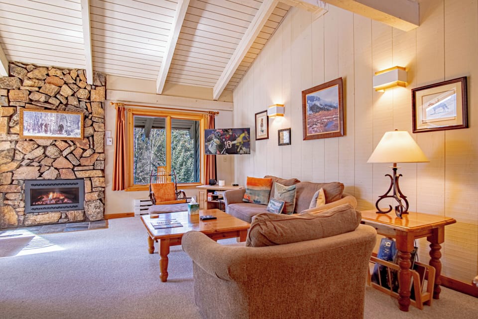 Condo, Multiple Beds, Patio, Mountain View (Sun Valley Condo 112) | Living area | 42-inch flat-screen TV with digital channels
