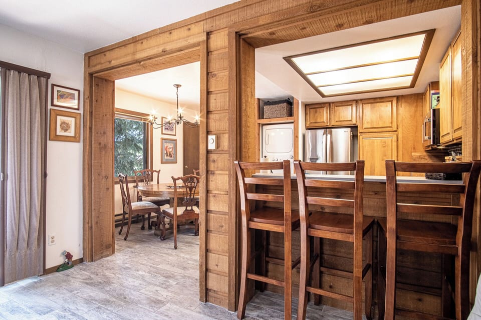 Condo, Multiple Beds, Fireplace, Mountain View (Bluff Condo 4123) | Interior