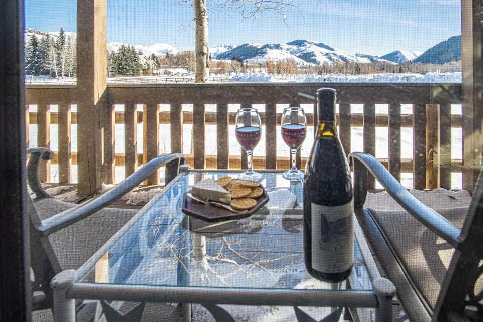 Condo, Multiple Beds, Fireplace, Mountain View (Sun Valley Condo 137) | Outdoor dining