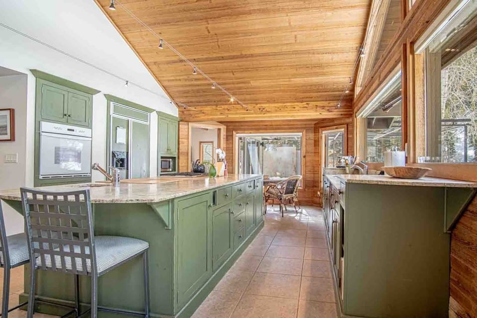 House, Multiple Beds, Patio, Mountain View (River House) | Private kitchen | Dining tables