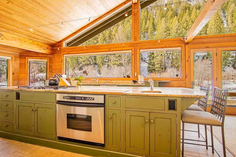 House, Multiple Beds, Patio, Mountain View (River House) | Private kitchen | Dining tables