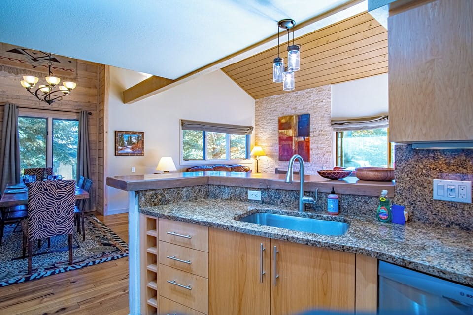 House, Multiple Beds, Patio, Mountain View (Fairway Nine 4365) | Private kitchen | Dining tables