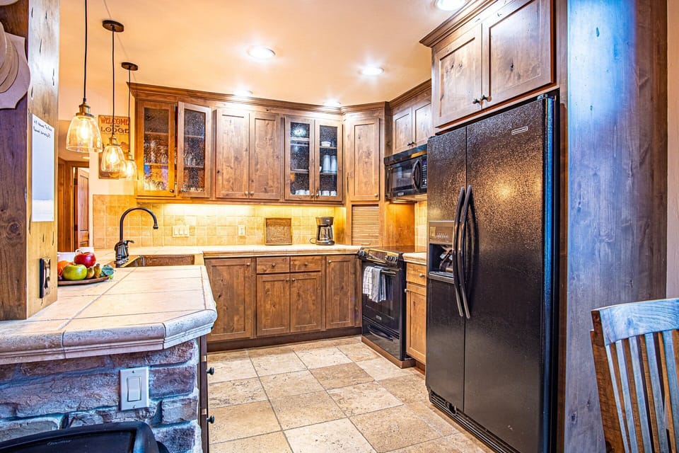 Condo, Multiple Beds, Patio, Mountain View (Sun Valley Condo 154) | Private kitchen | Dining tables