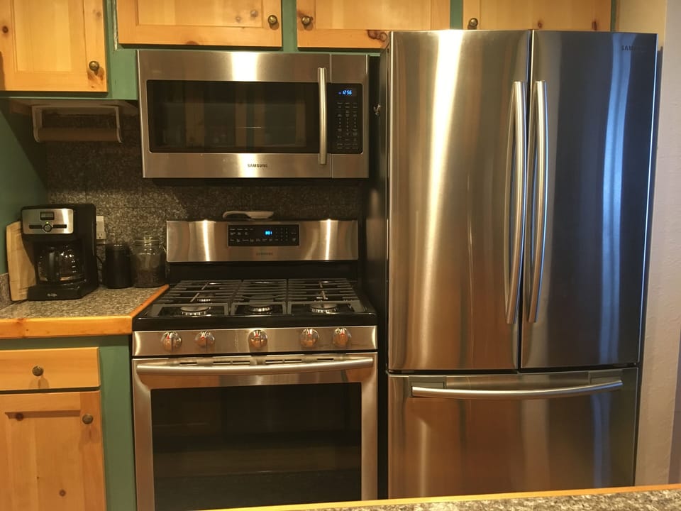 Condo, 1 Queen Bed with Sofa bed, Fireplace, Mountain View (Sun Valley Condo 131) | Private kitchen | Dining tables