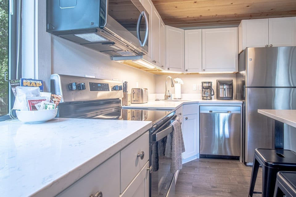 Condo, Multiple Beds, Patio, Mountain View (Bonne Vie 2275) | Private kitchen | Dining table