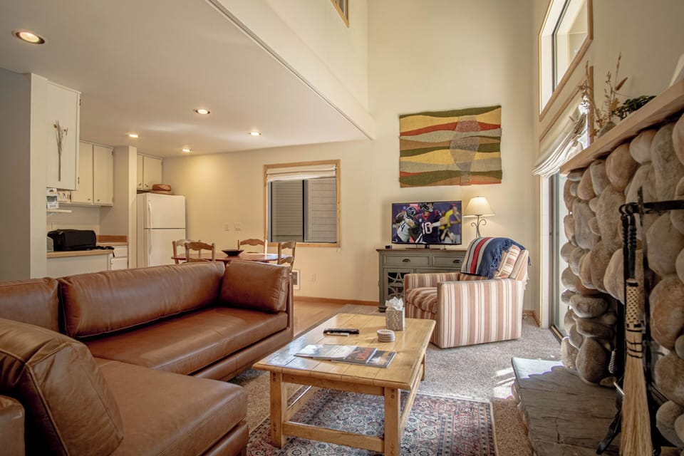 Condo, Multiple Beds, Patio, Mountain View (Bonne Vie 2221) | Living area | 42-inch flat-screen TV with digital channels