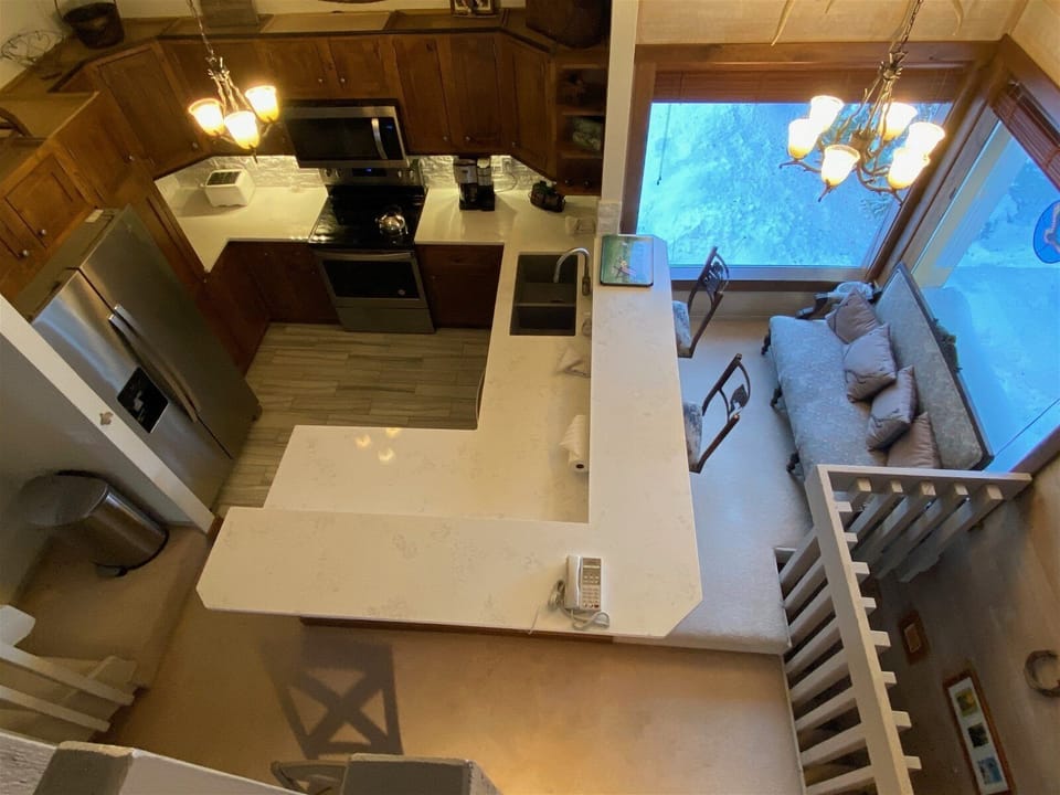 Condo, Multiple Beds, Balcony, Mountain View (Snow Creek Condo 1551) | Living area | 42-inch flat-screen TV with digital channels