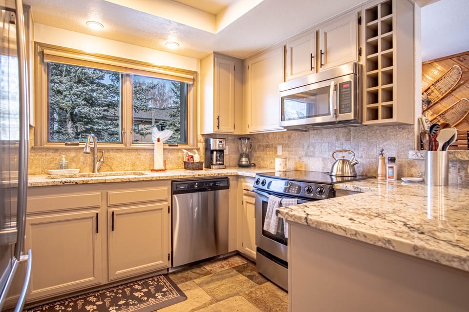 Condo, Multiple Beds, Patio, Mountain View (Ridge Condo 2601) | Private kitchen | Dining tables
