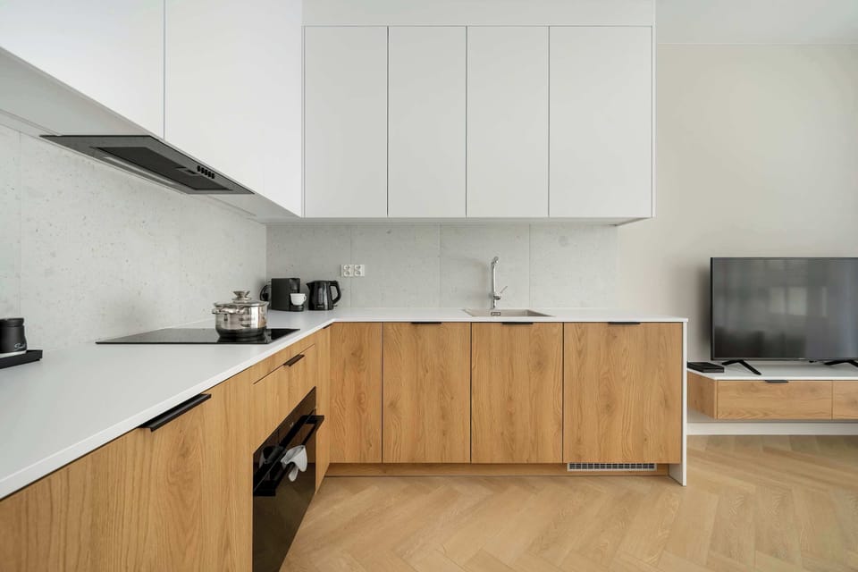 A bright corner of the kitchen with a dining area nearby. The space combines practicality with aesthetic simplicity.